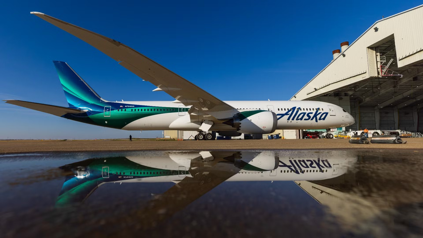 Alaska Airlines Launches 7 Nonstop Long-Haul Routes From Busiest Hub [Map & List]