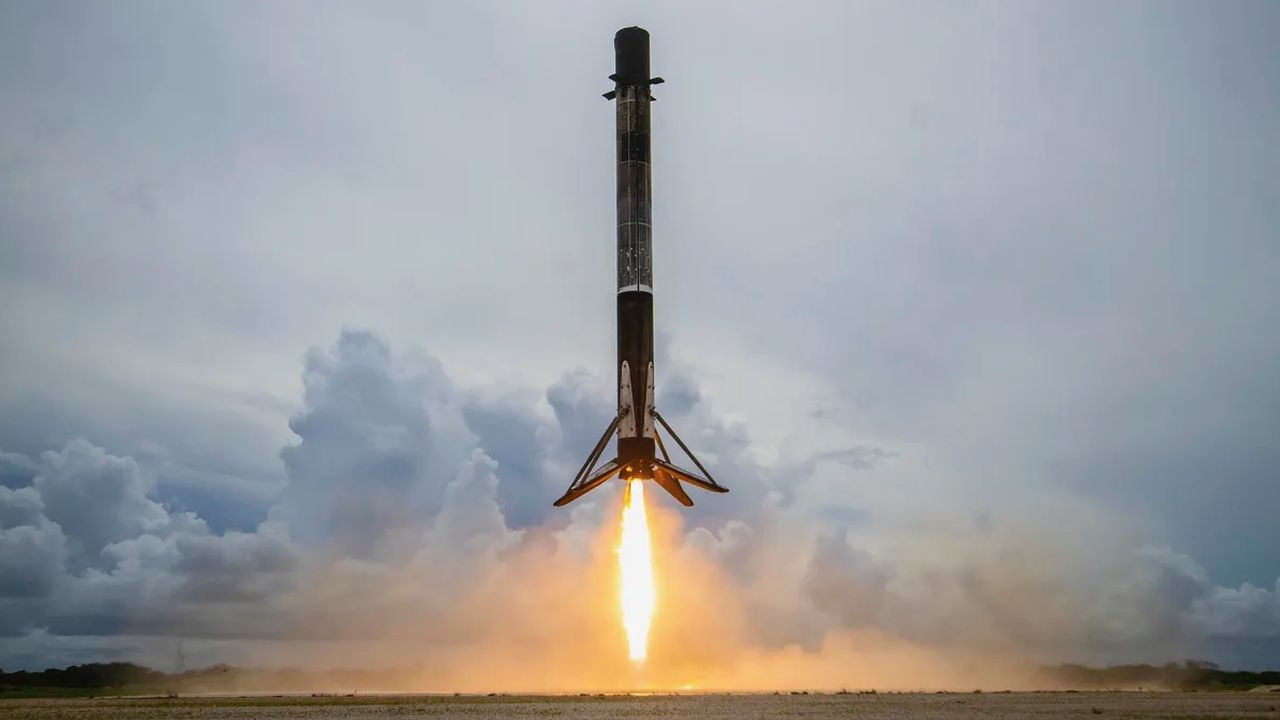 SpaceX Falcon 9 rocket-landing team gets 1st-ever Neil Armstrong Space Prize