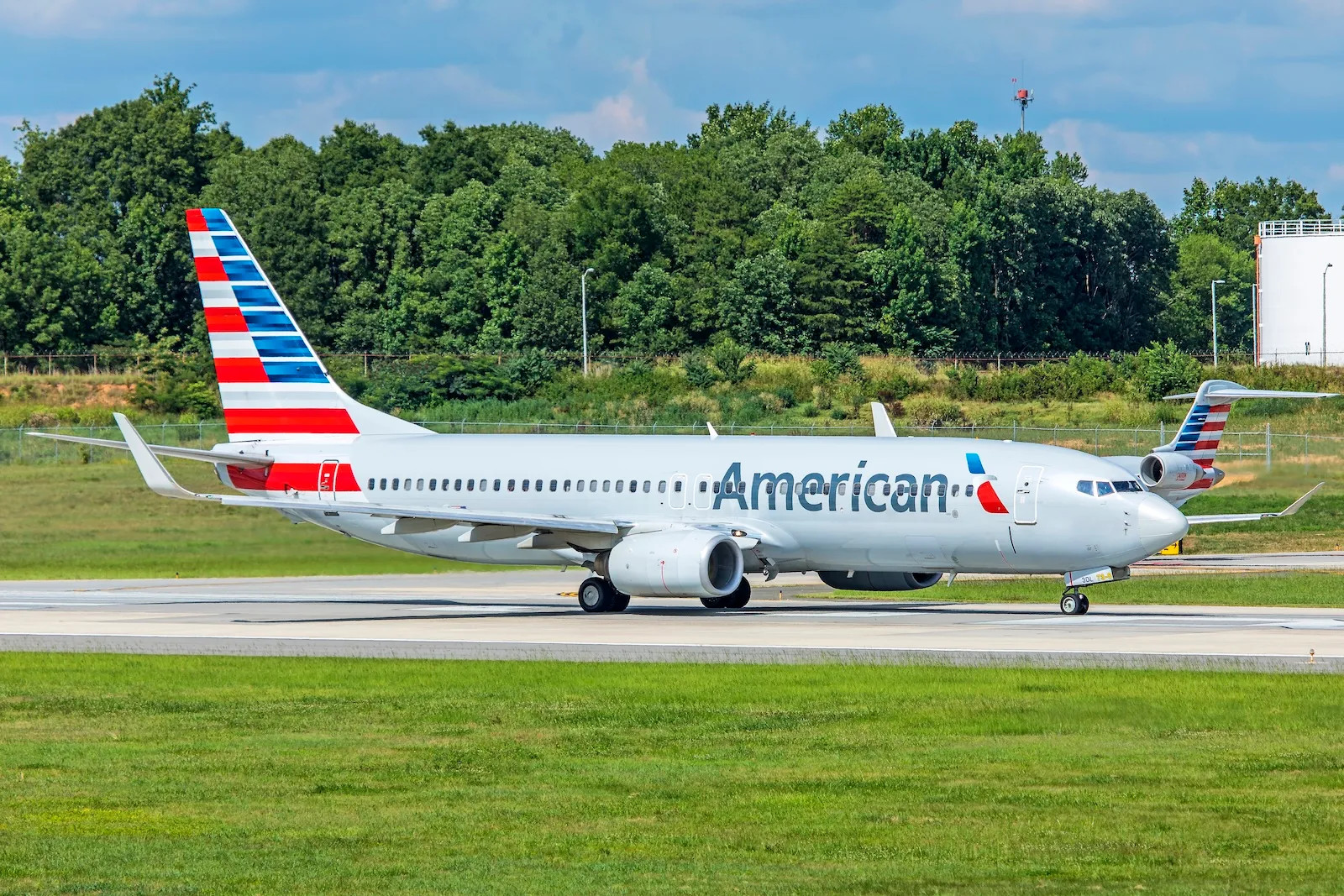 American Renumbers Flight to Nashville in Honor of Dolly Parton