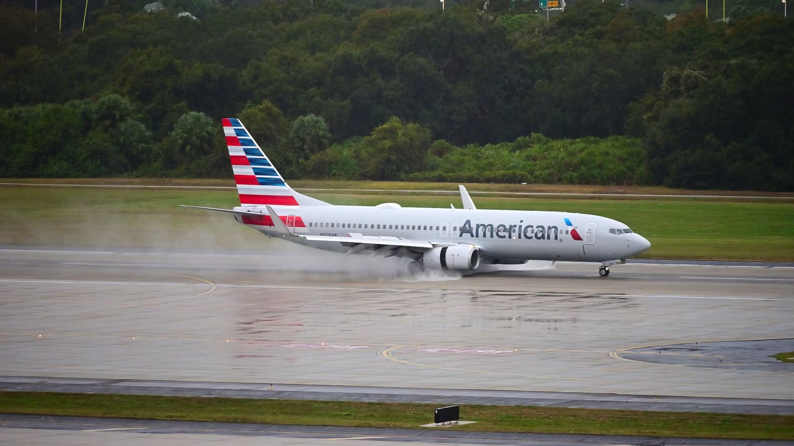 American Airlines Reportedly Planning To Expand Starlink Rollout To Entire Mainline Fleet