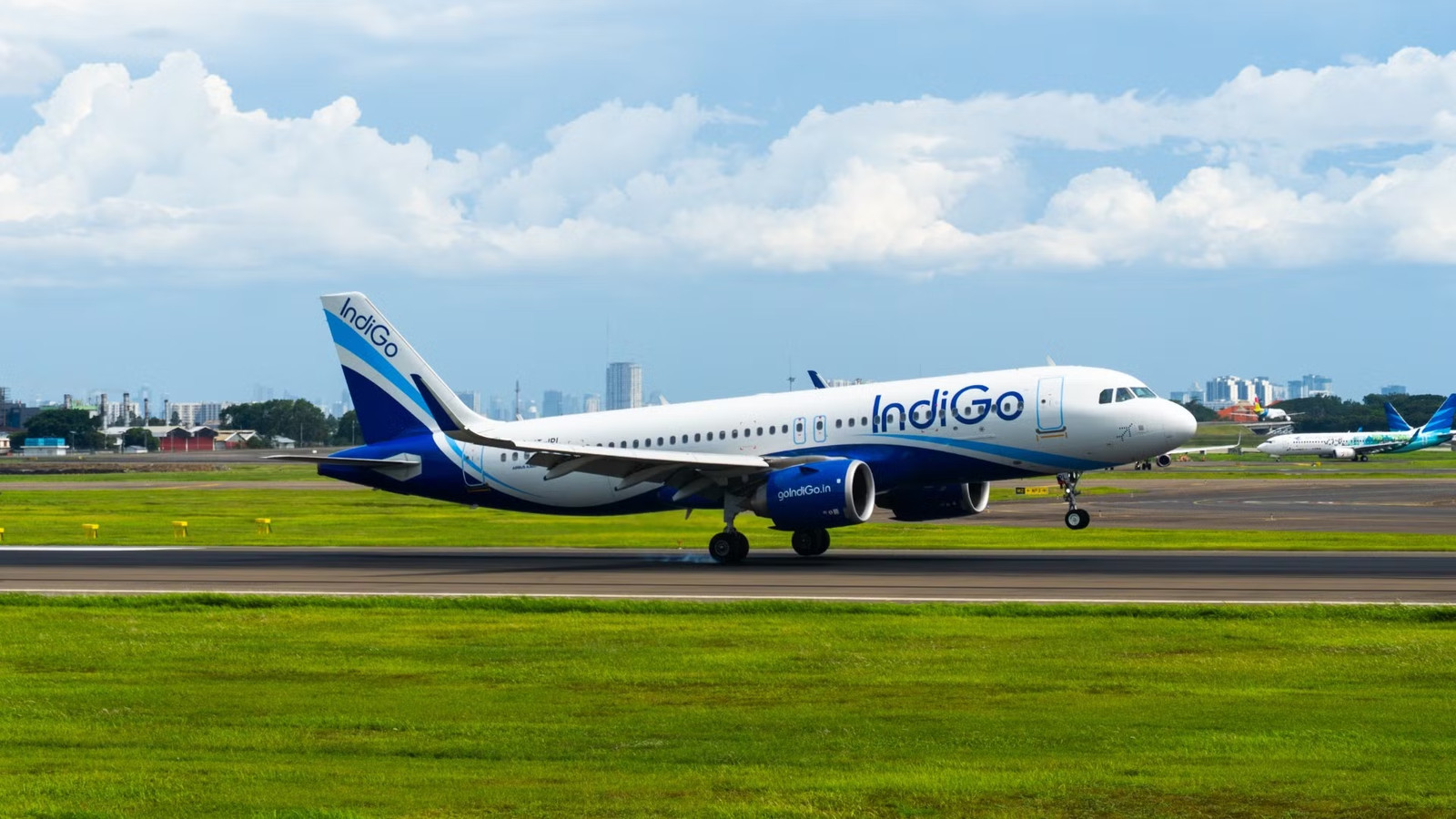 Passengers Battle Power Bank Fire In Overhead Bin As Indian A321neo Is Forced To Divert