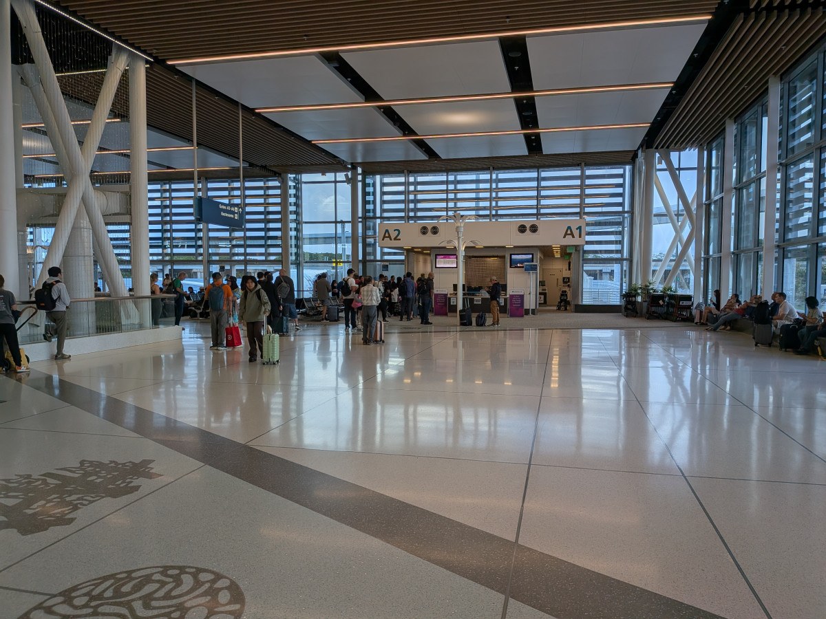 With Hundreds of Years Experience, This Hawaiian Crew Delivered (Trip Report)