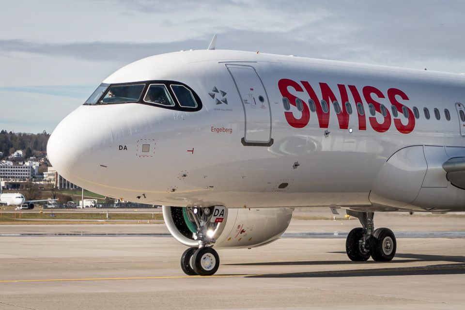Swiss swaps two A220-300s for A320neos in Geneva