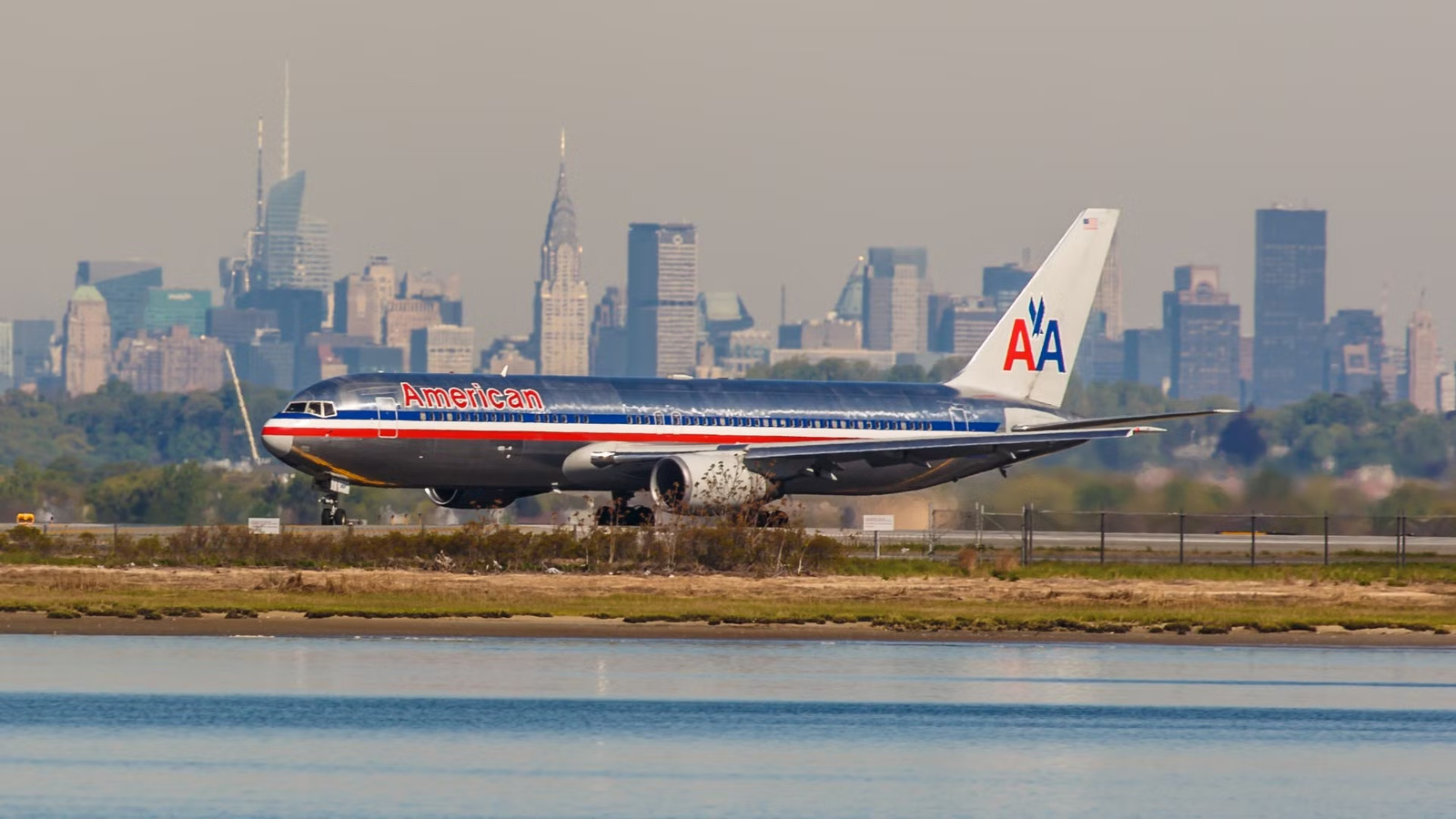 Why American Airlines Flew This Surprising 190-Mile Route From Heathrow [Map]