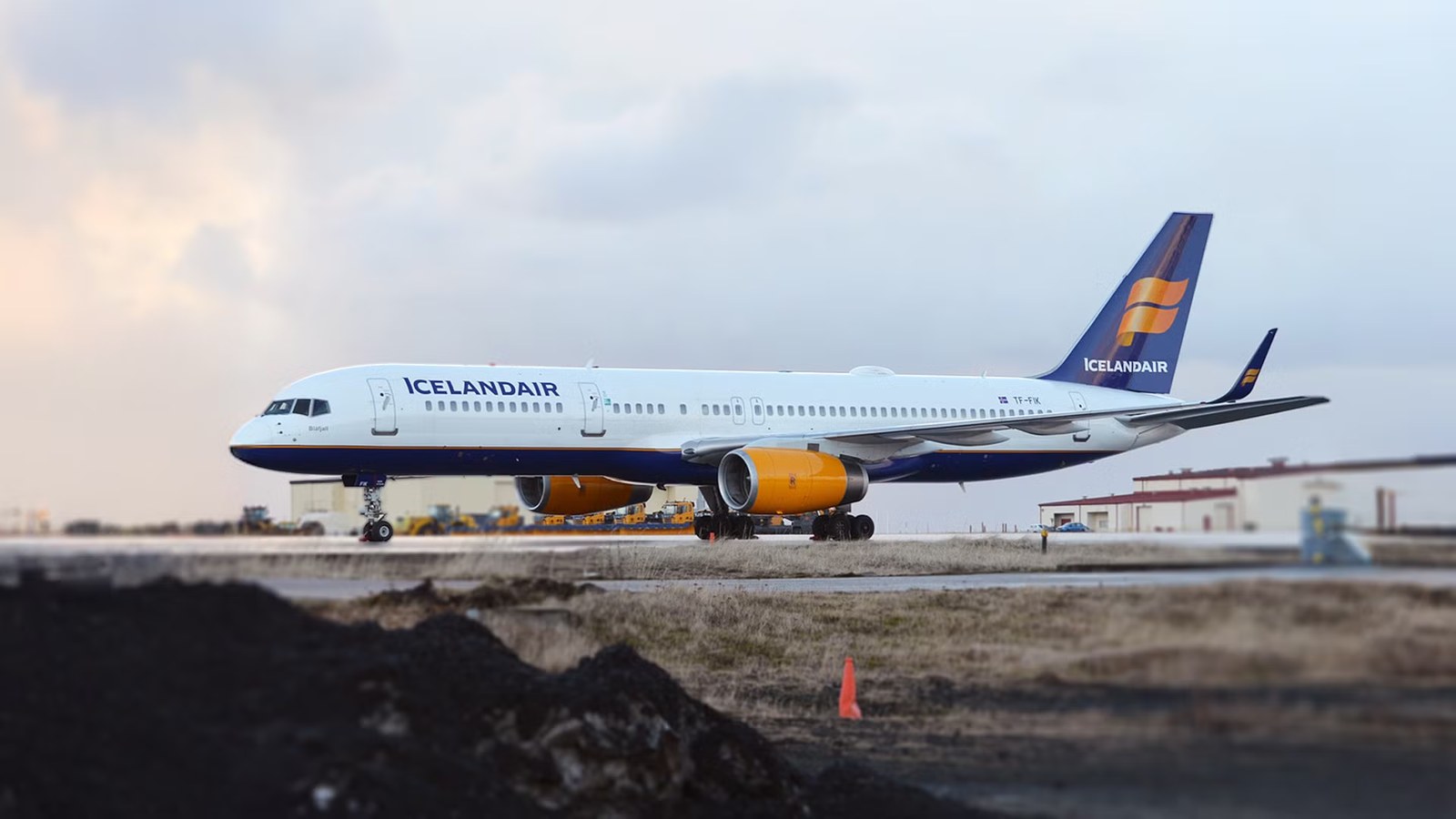 Veteran Icelandair Captain Behind Viral Low Boeing 757 Flyover Loses License For 2 Years
