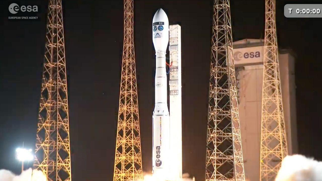 Vega C rocket launches 2 European Earth-observing satellites to orbit from South America