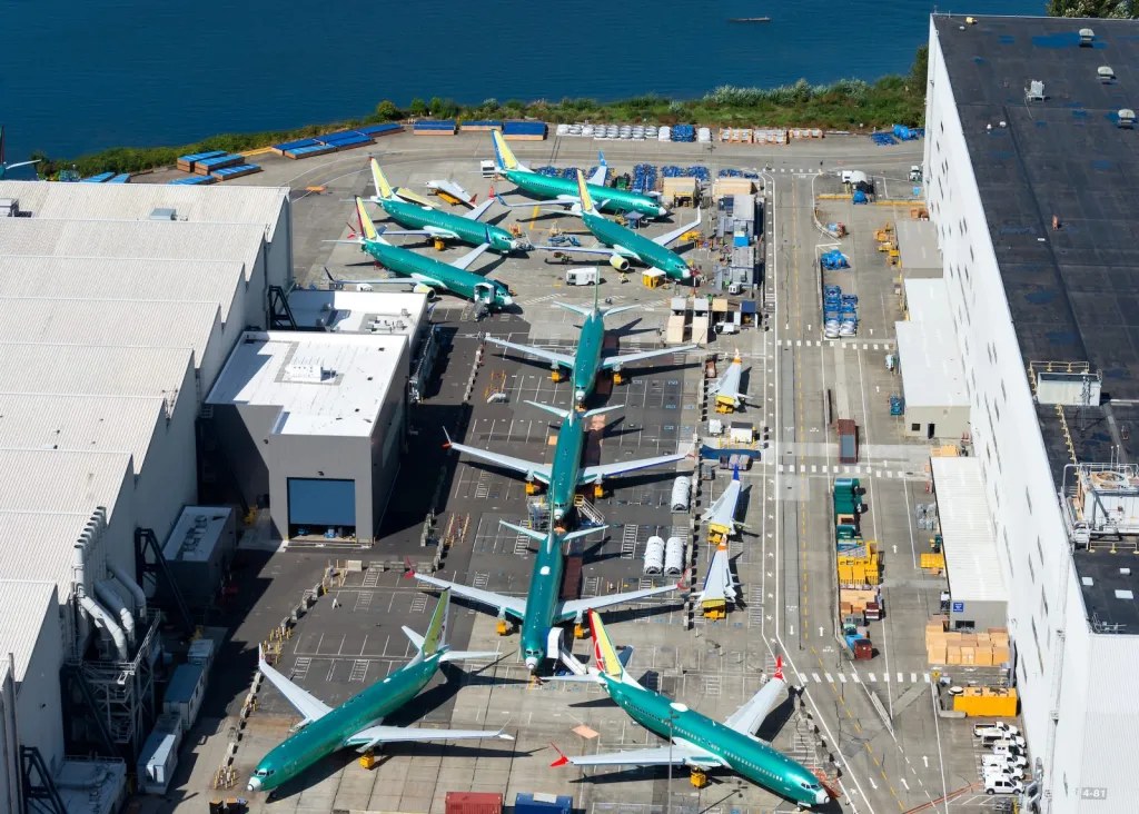 Boeing Books 100-Aircraft Order from SMBC