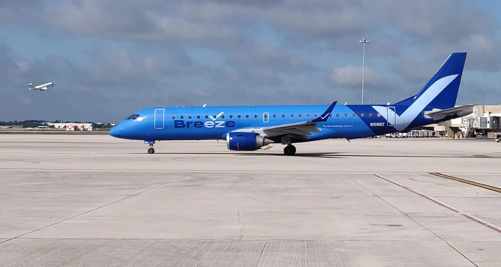 Breeze Pilots Request Federal Mediation in Contract Negotiations