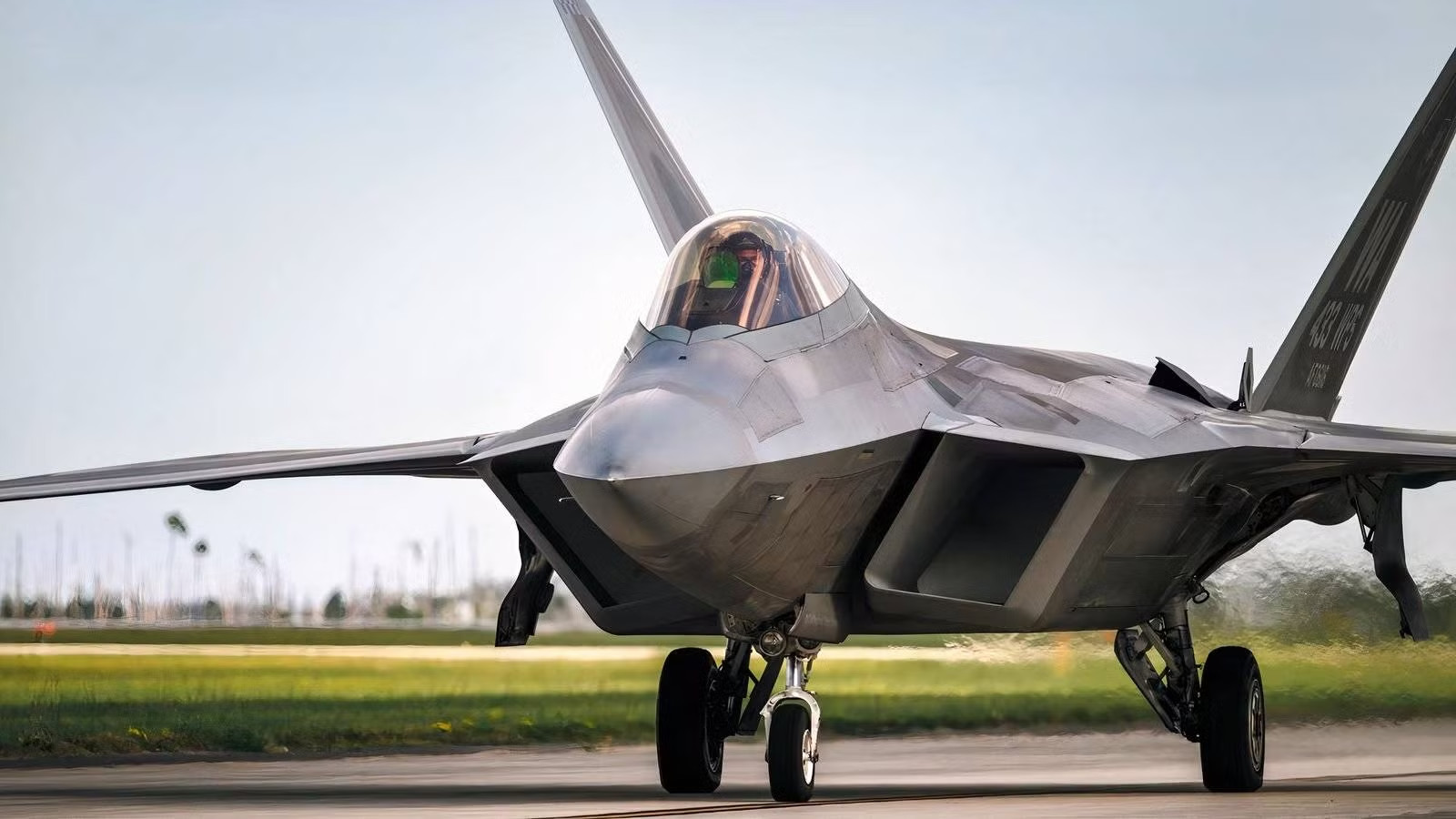 This Is How Fast An F-22 Raptor Can Fly