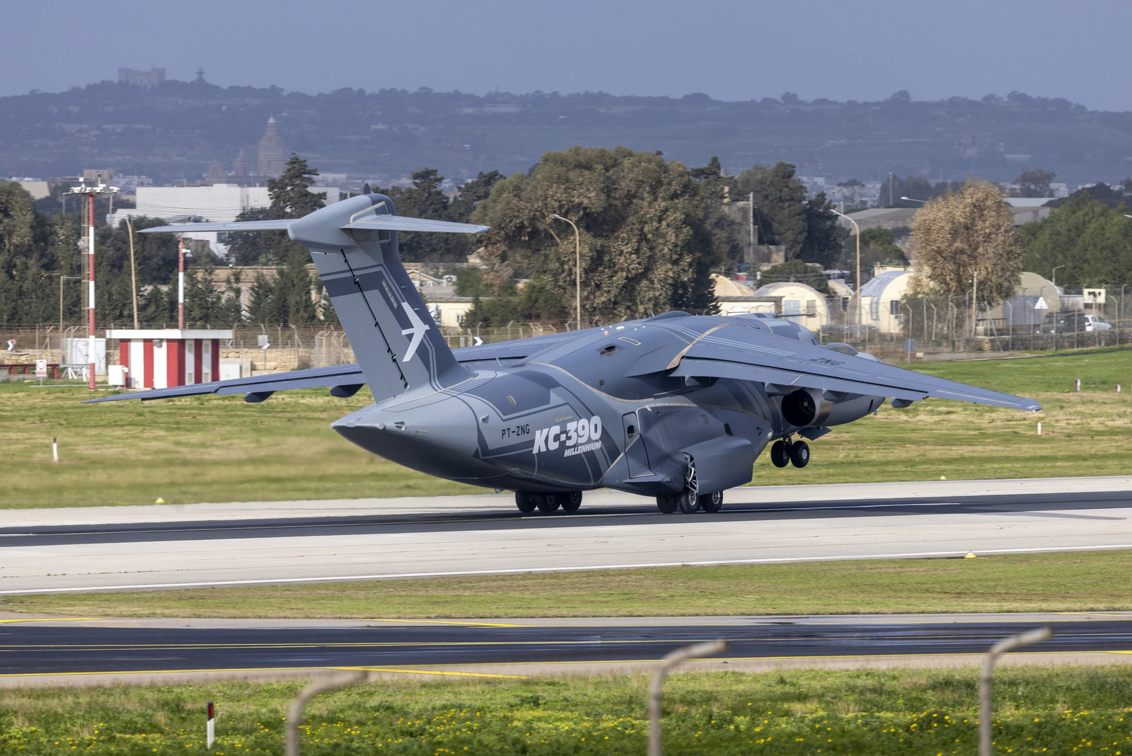 Colombia signs for two KC-390s marking key Latin America win for Embraer