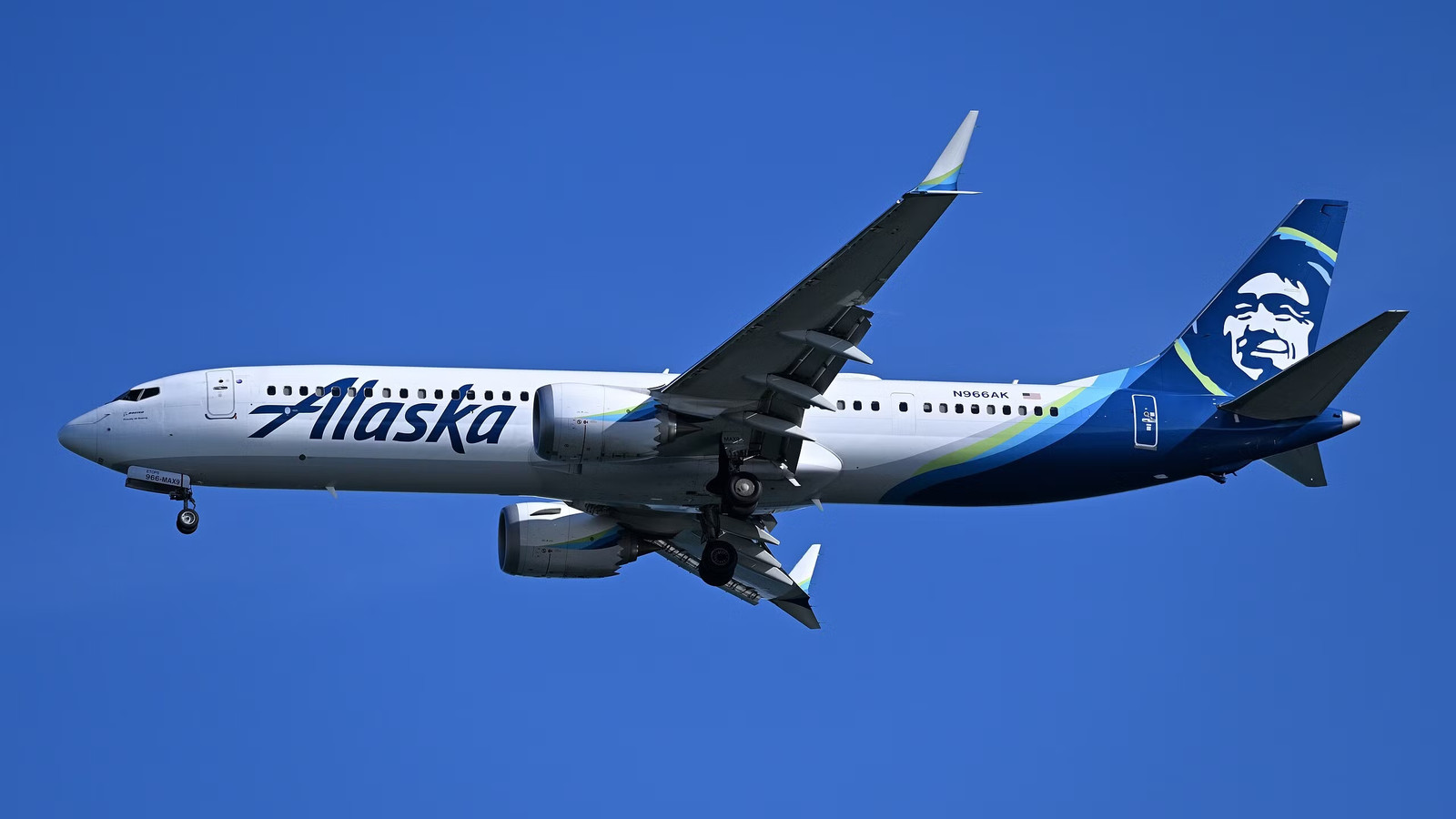 Engine Shut Down At 34,000 Feet On Alaska Airlines 737 MAX 9, Makes Immediate O’Hare Diversion