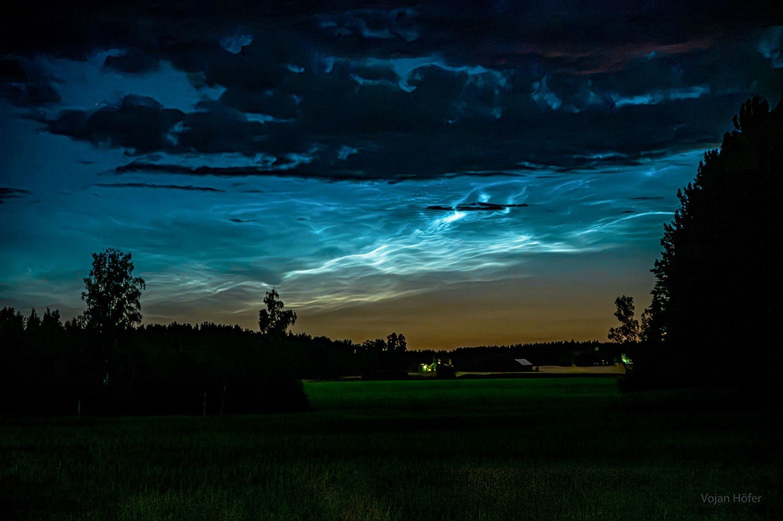 APOD: 2026 October 27 – Noctilucent Clouds over Sweden