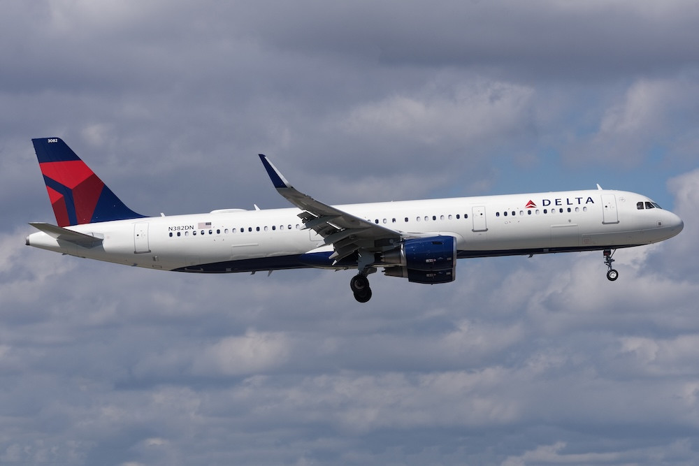 Excessive pitch after bounce preceded Delta A321 tail-strike at LaGuardia