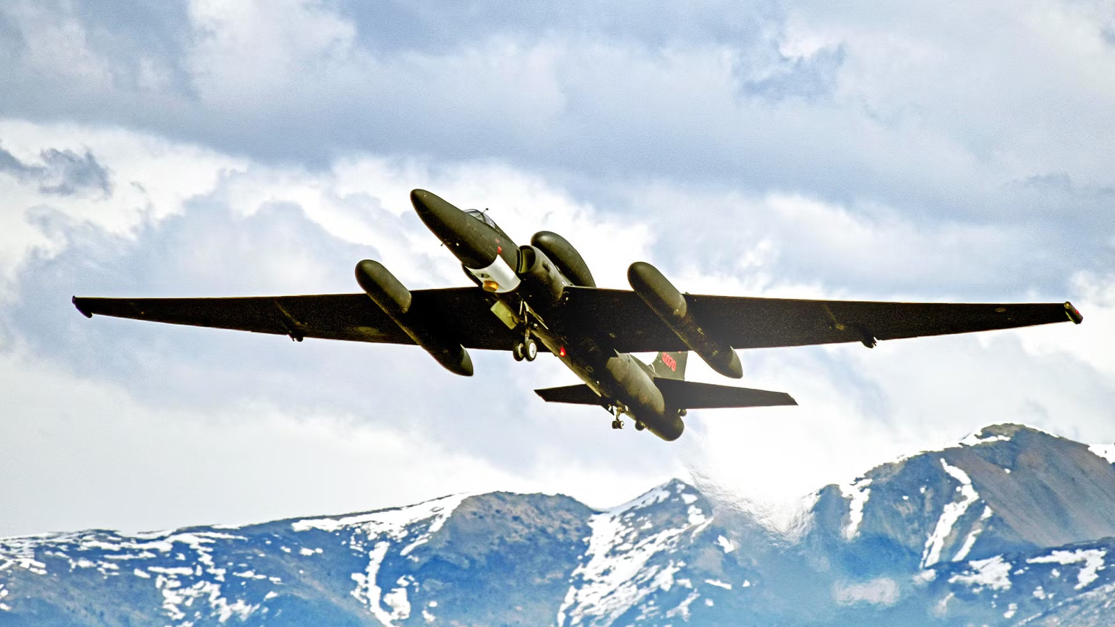 Why U-2 Pilots Breathe Pure Oxygen For An Hour Before Flying To 70,000 Feet