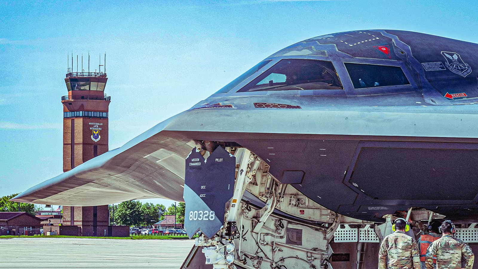 How The Northrop Grumman B-2 Spirit's Cockpit Layout Prioritizes Long-Duration Mission Endurance