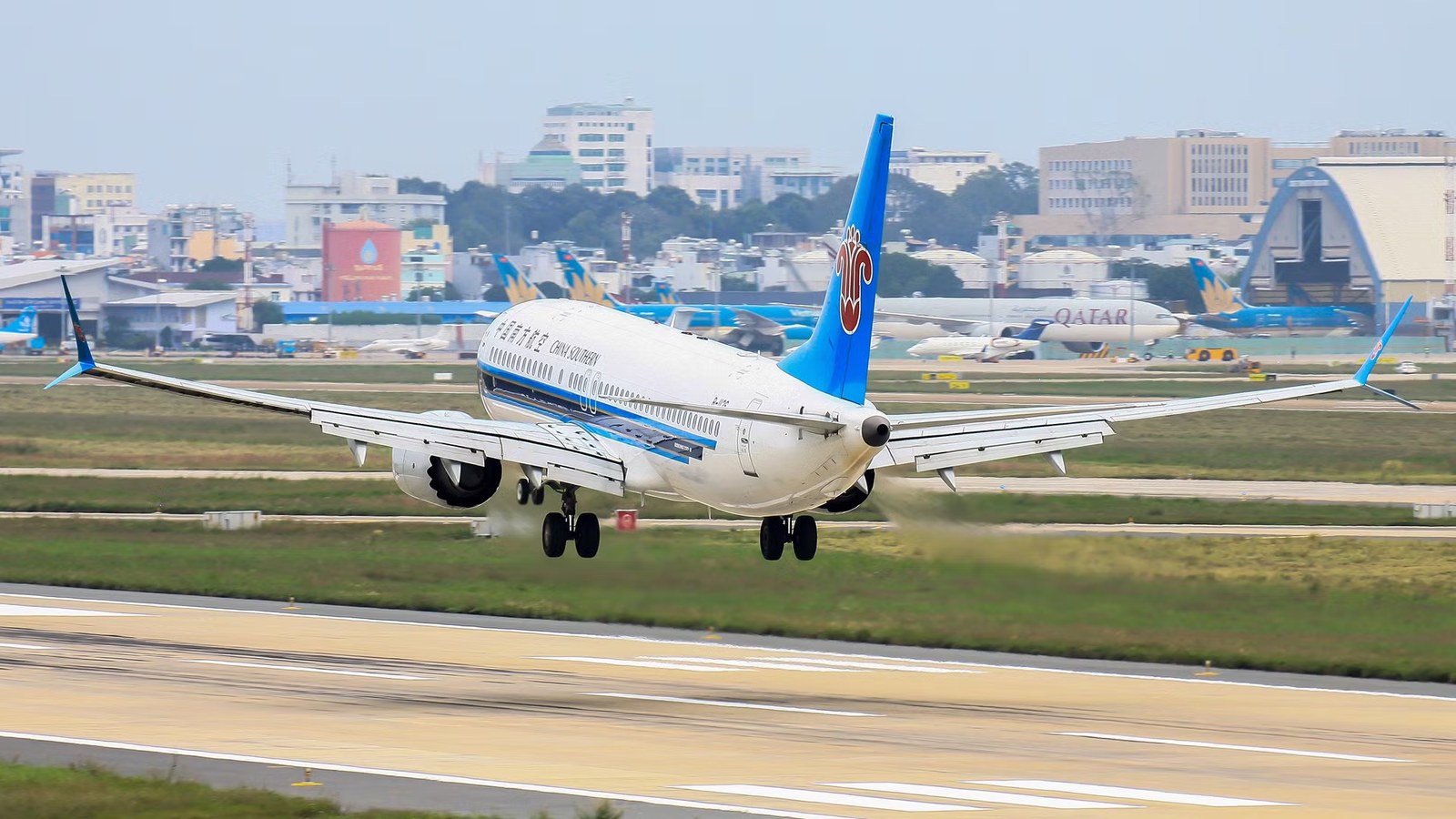 Boeing's 200-Jet China Order Reportedly 'Falling Apart' In Standoff Over Engine Parts