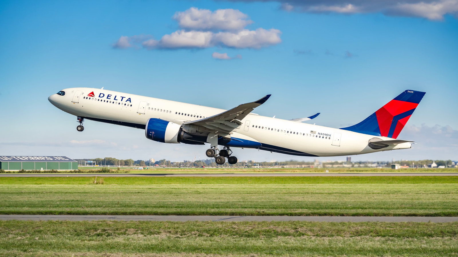Bomb Threat Forces Isolation Of Delta A330 At Tel Aviv Airport