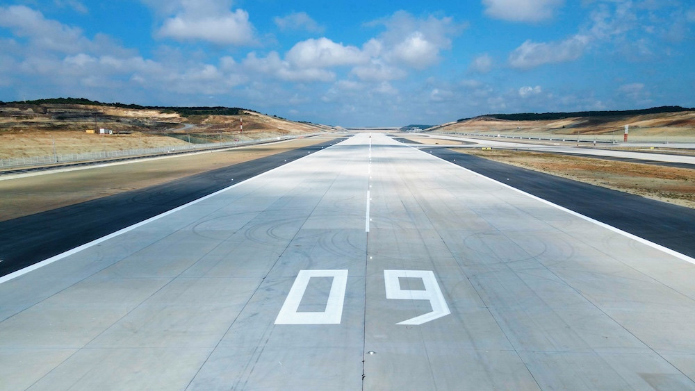 Istanbul opens sixth runway and first with east-west orientation