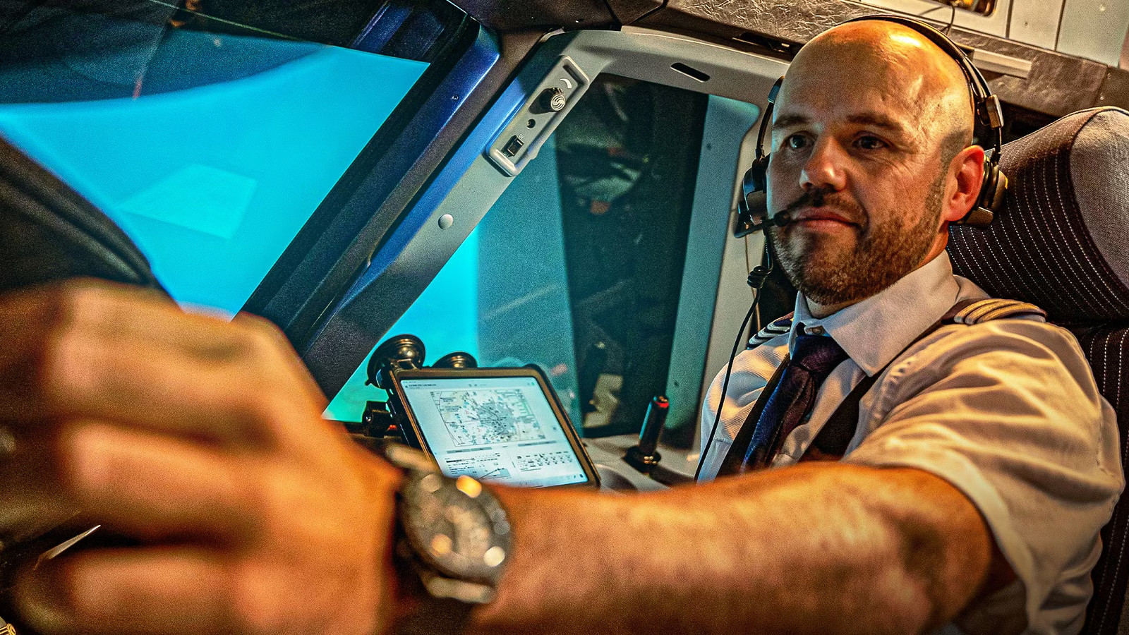 What Pilots Actually Do During A Transatlantic Flight Once The Autopilot Takes Over