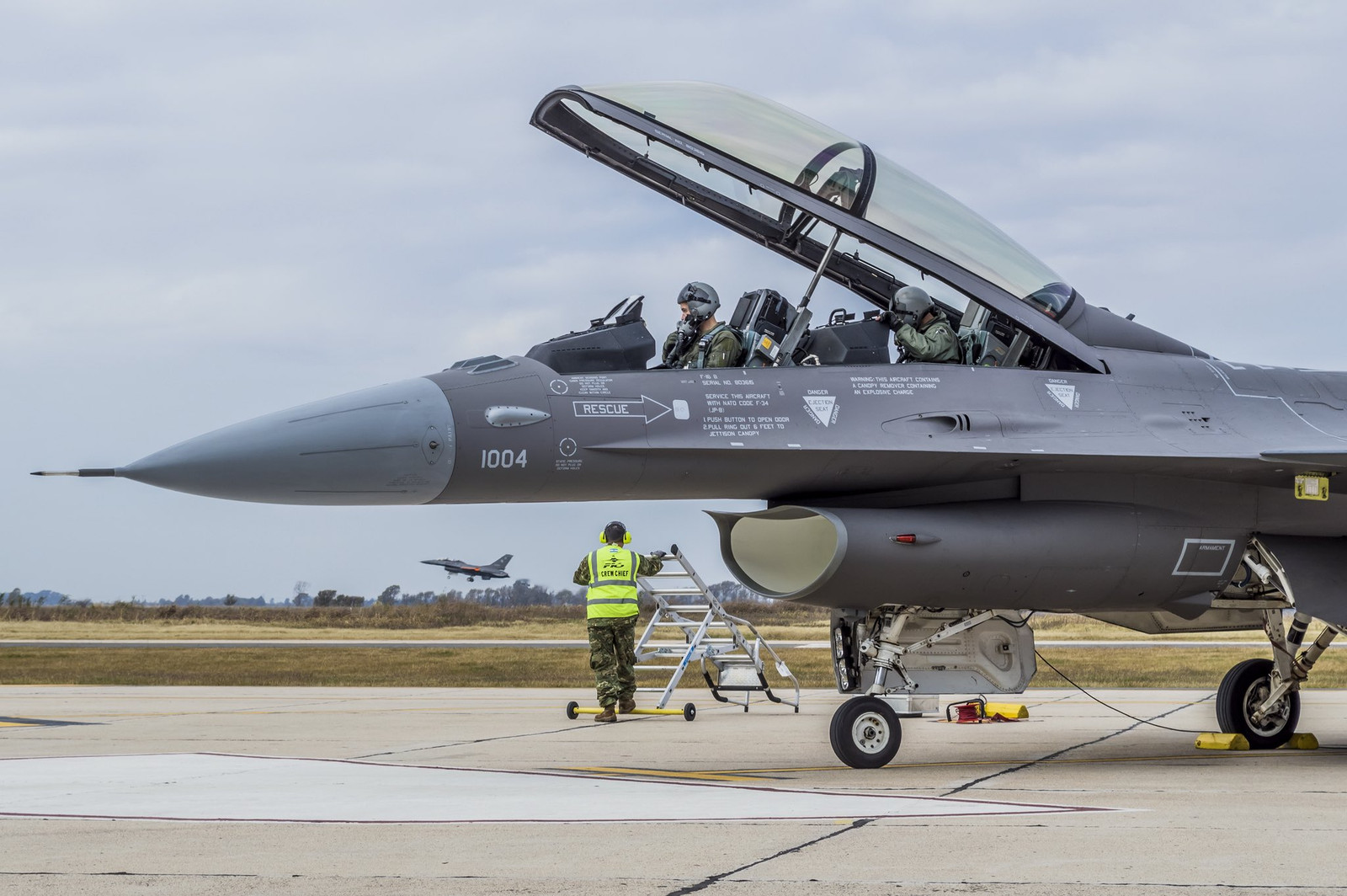 Second batch of Danish F-16s arrives in Argentina