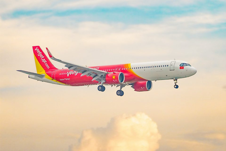 Vietjet launches routes connecting Hanoi with Almaty and Prague