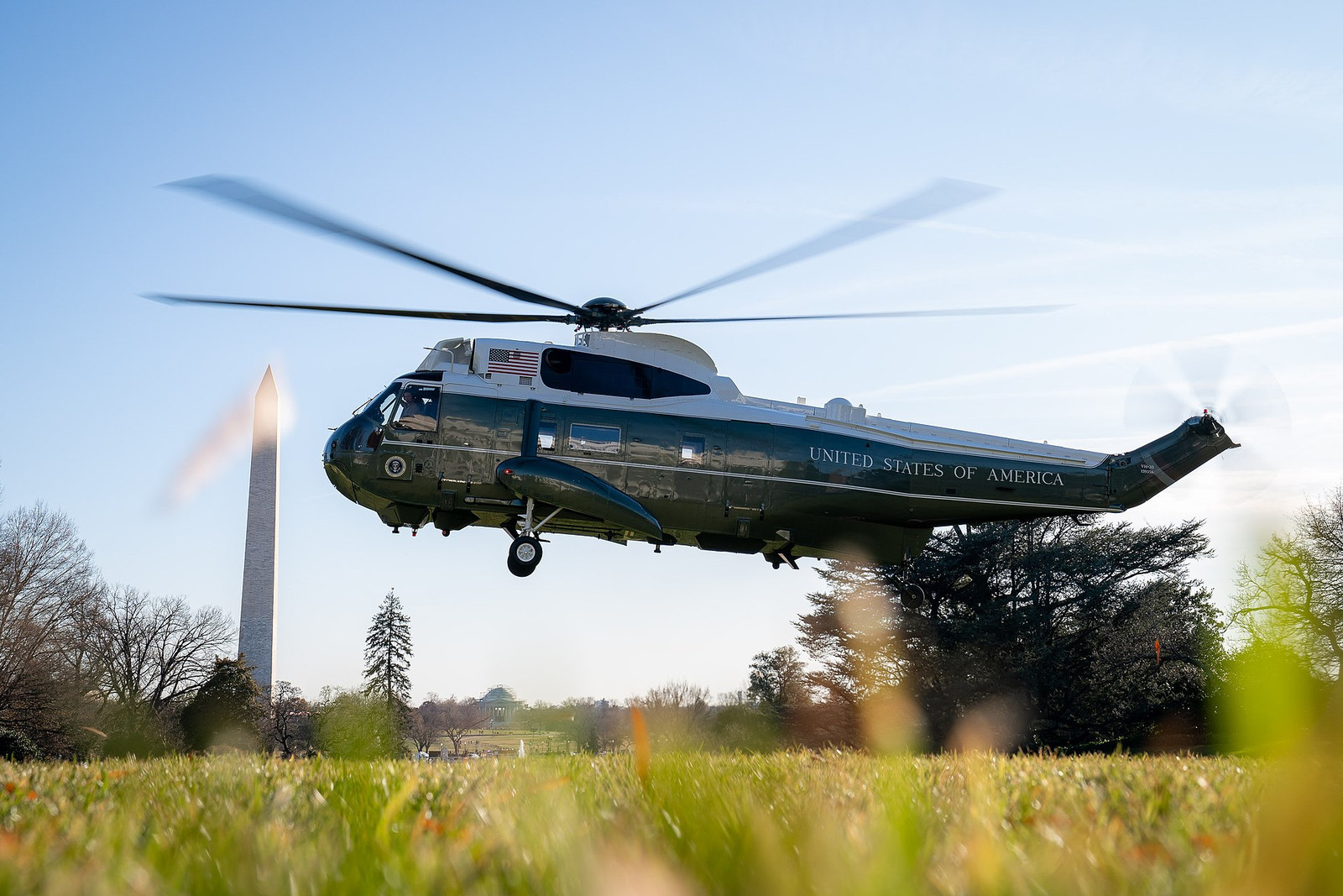 Trump’s Marine One Lifted Off Without Reaching Air Traffic Control — American Eagle Jet Was Already Climbing Out