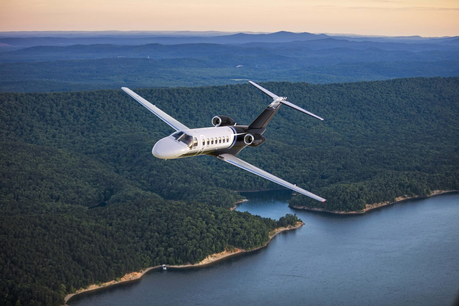 Higher prices lift Textron Aviation revenue despite fewer jet deliveries