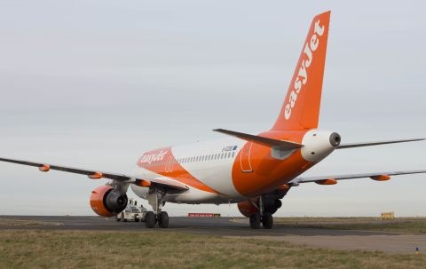 EasyJet profits plummet as it waits to see if Apollo firms up takeover proposal