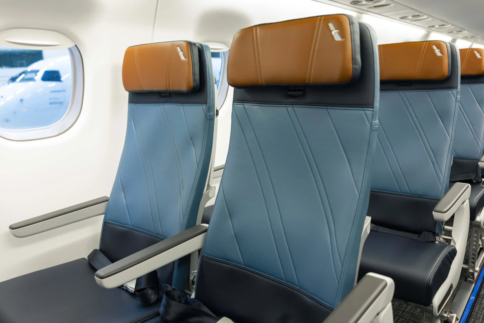 RECARO R2 seats set for American Airlines debut