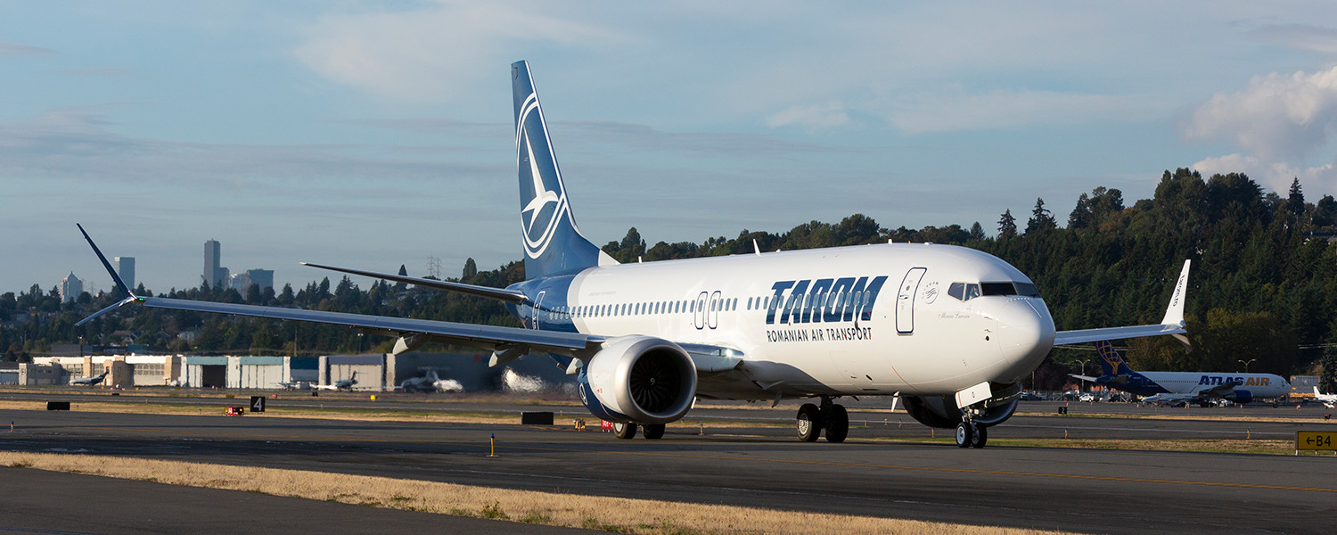 Romanian carrier TAROM receives first Boeing 737-8