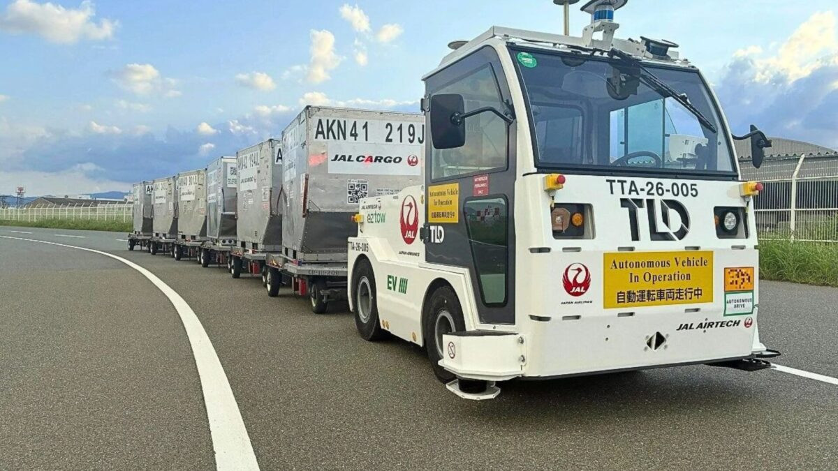 JAL expands driverless towing tractors to Fukuoka after Haneda and Narita