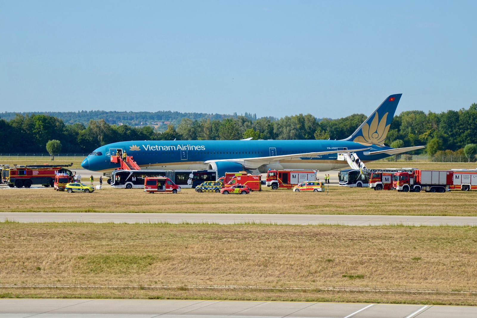 Brakes activated during Vietnam Airlines 787 takeoff overrun, report finds