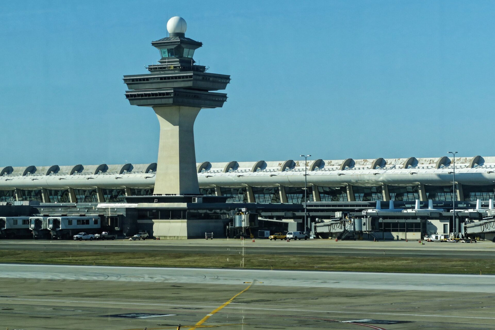 FAA seeks ownership stake in company behind AI air traffic system