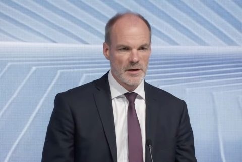 Airbus commercial aircraft chief presses for higher A350 production rates