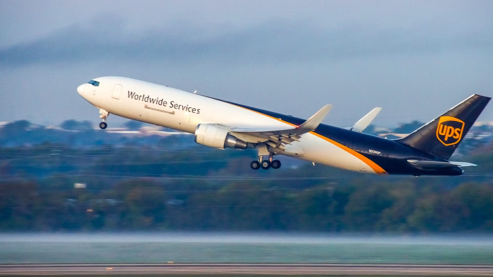 Screens Go Black: UPS Boeing 767 Lands In Denver Amid Dramatic Instrument Failure
