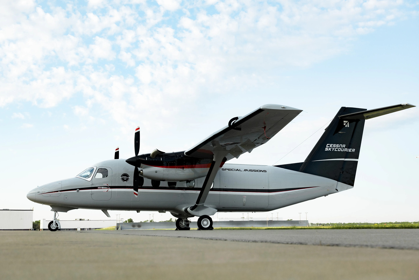 Textron, Merlin Unveil Autonomous SkyCourier UX Concept Aircraft