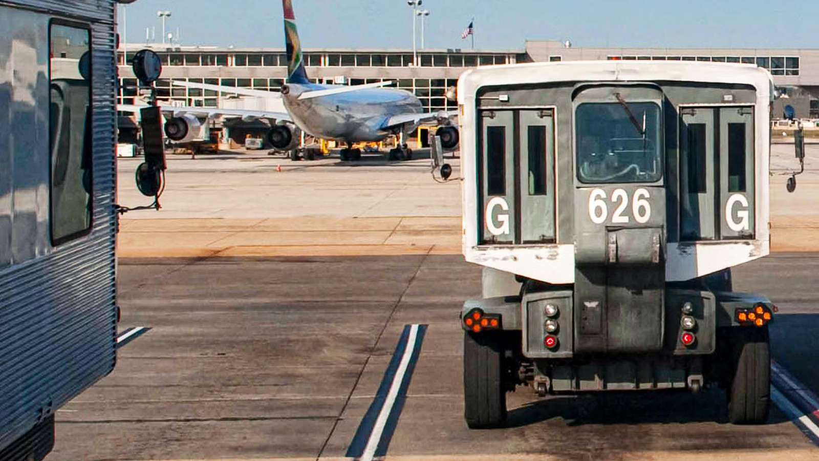 Here's Why United Airlines' CEO Called Washington Dulles Airport's Saarinen-Era Mobile Lounges 'Terrible'