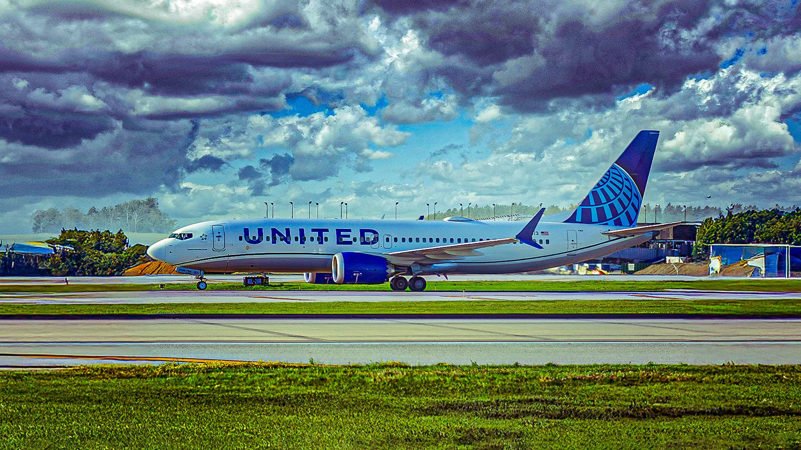 United Airlines CEO Defends Charging Non-Frequent Flyers $70 To Avoid The Middle Seat