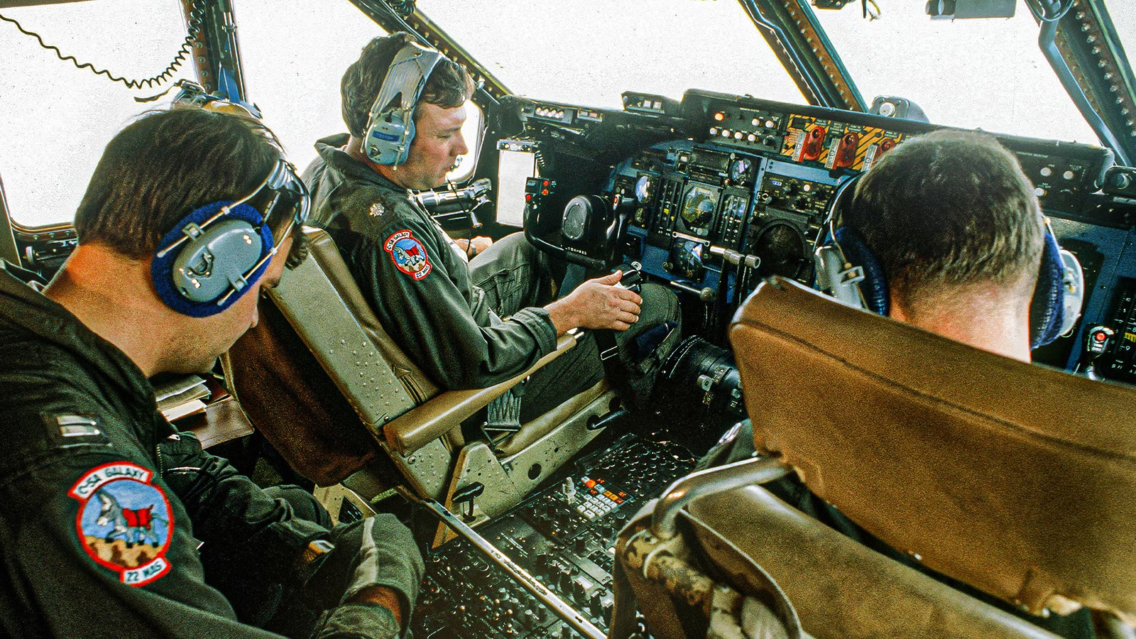 Why Doesn't The World's Largest Military Cargo Aircraft Have A Glass Cockpit?