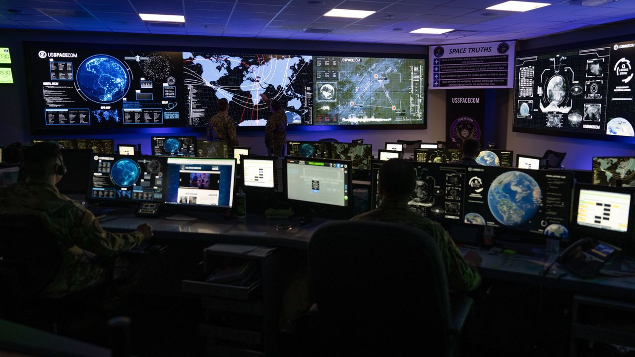 US military practices orbital dogfighting in 1st-ever 'live fly' exercise in space