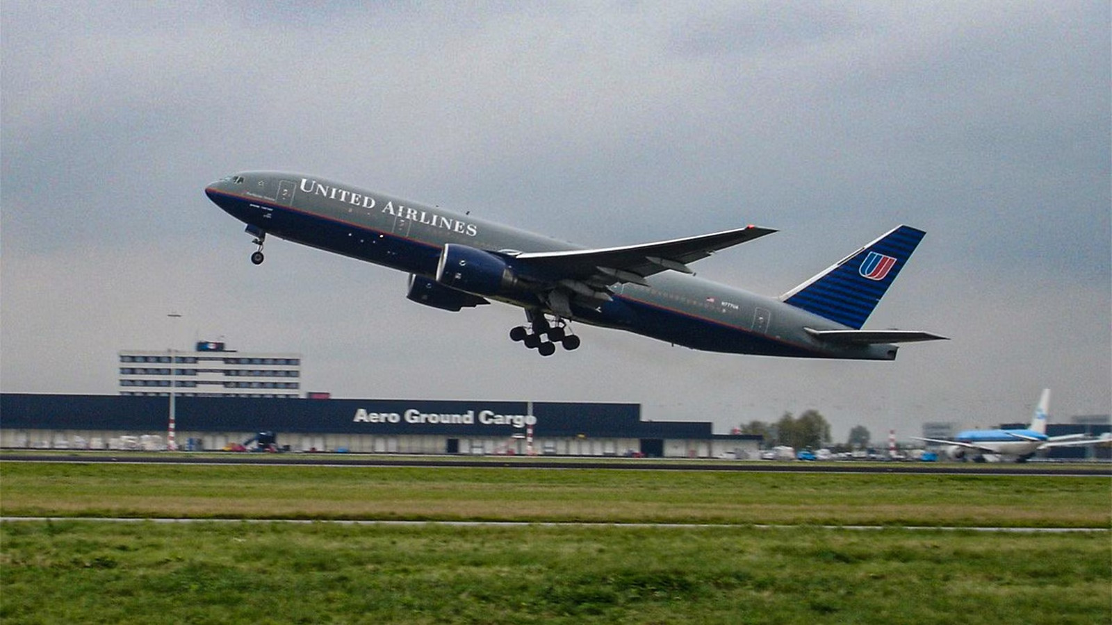 United Airlines Launched The Boeing 777 In 1990: Here's How The 777X Rewrites Things Decades Later
