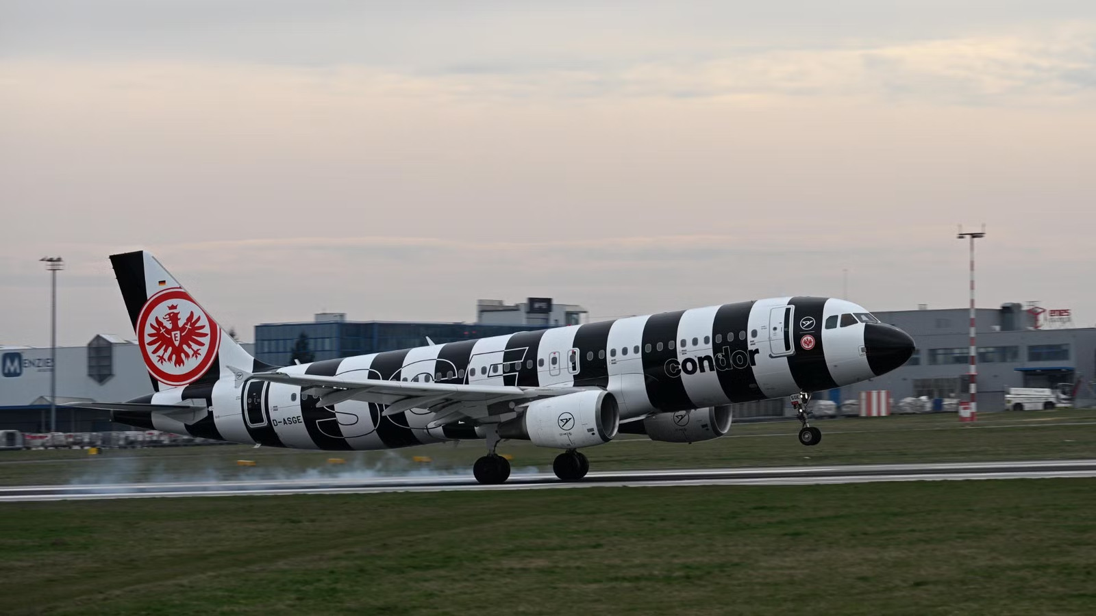 Condor A320 Misses Frankfurt Curfew By Seconds, Denied Landing At 875 Feet