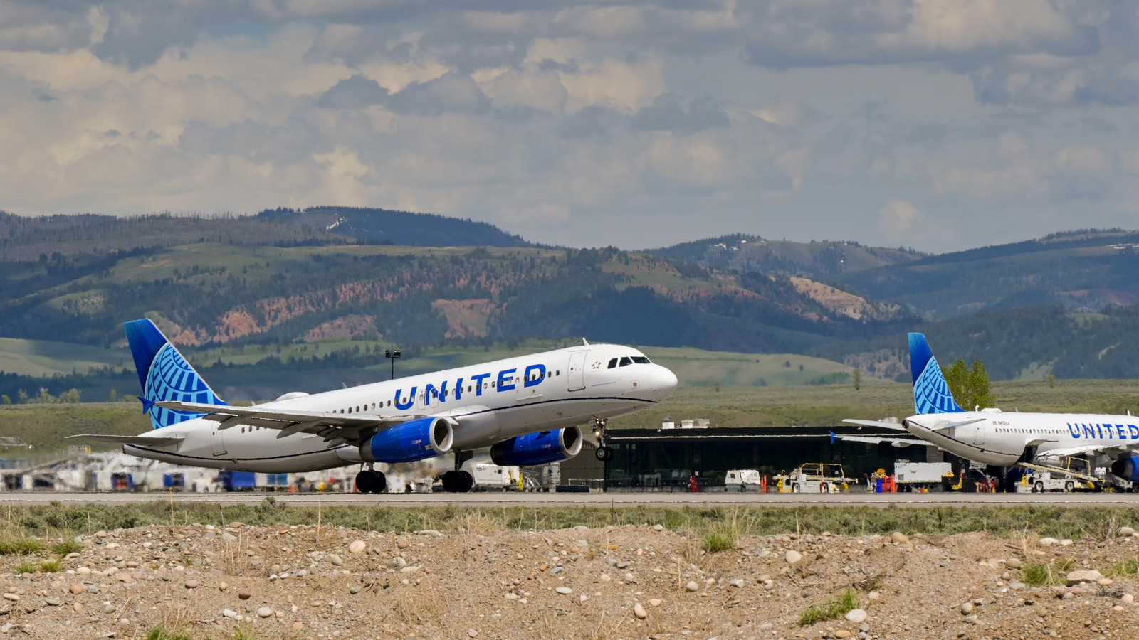 United Airlines’ CEO Credits His Card Counting & Gambling Skill For Being Banned From Casinos