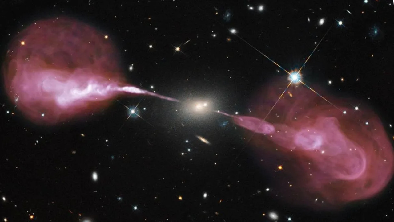 What happens when a galaxy's supermassive black hole turns off? These dying radio galaxies could show us