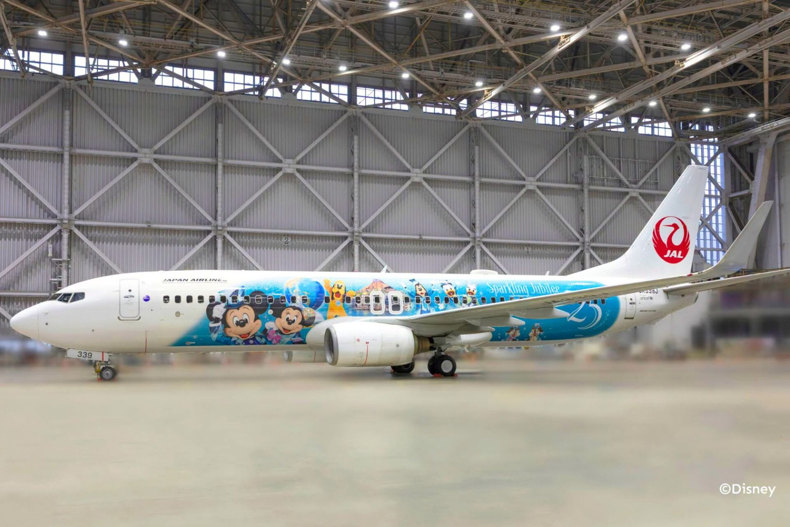 Japan Airlines unveils Tokyo DisneySea 25th anniversary-themed aircraft