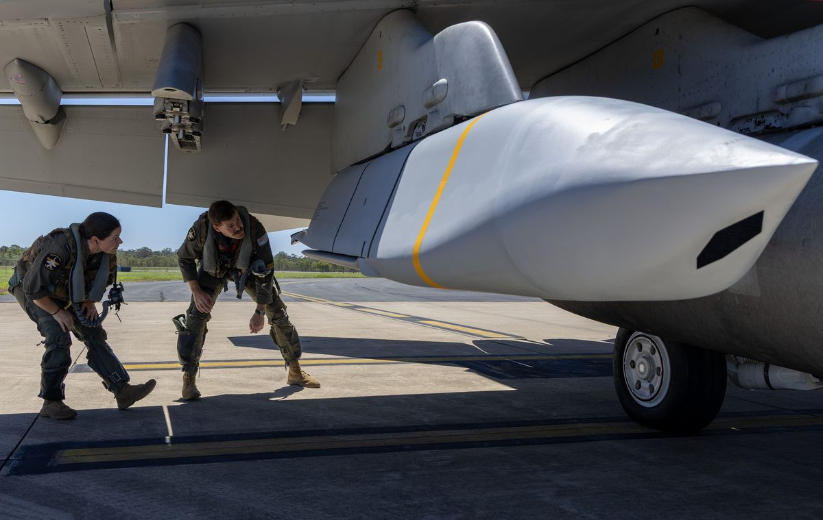 Australia clears JASSM-ER, LRASM for Super Hornets