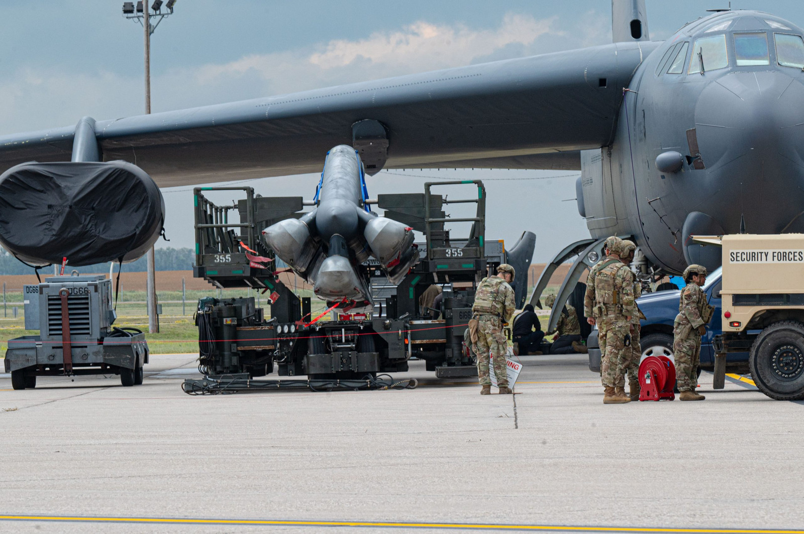 Pentagon renews stalled effort to integrate LRASM stealthy anti-ship missile with B-52 bombers