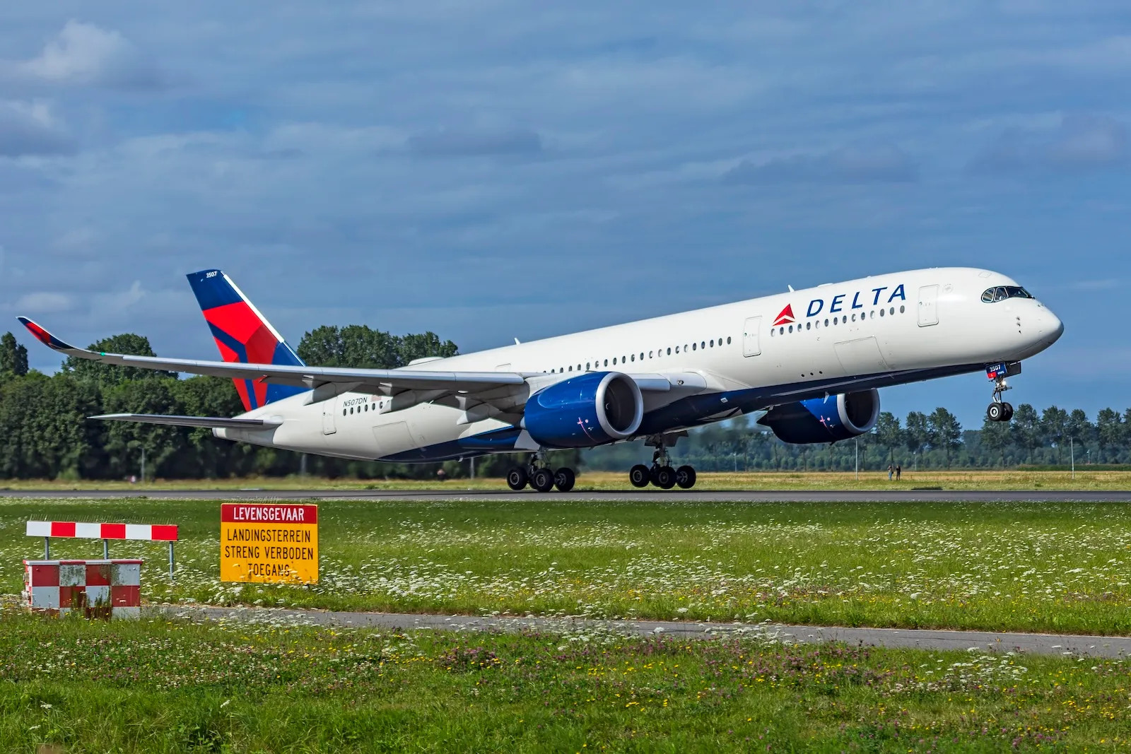 Report: Delta Optimistic About Saudi Arabia Flights Despite ‘Softer’ Ticket Sales