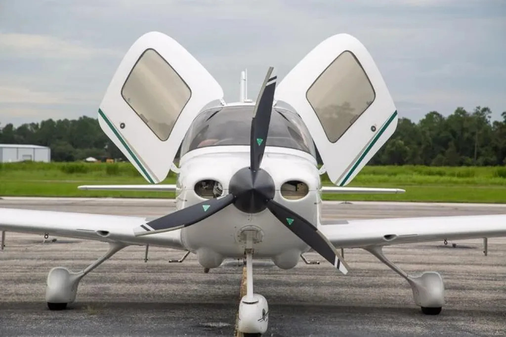 This 2005 Cirrus SR20 G2 Is a Comfort-Cruising ‘AircraftForSale’ Top Pick