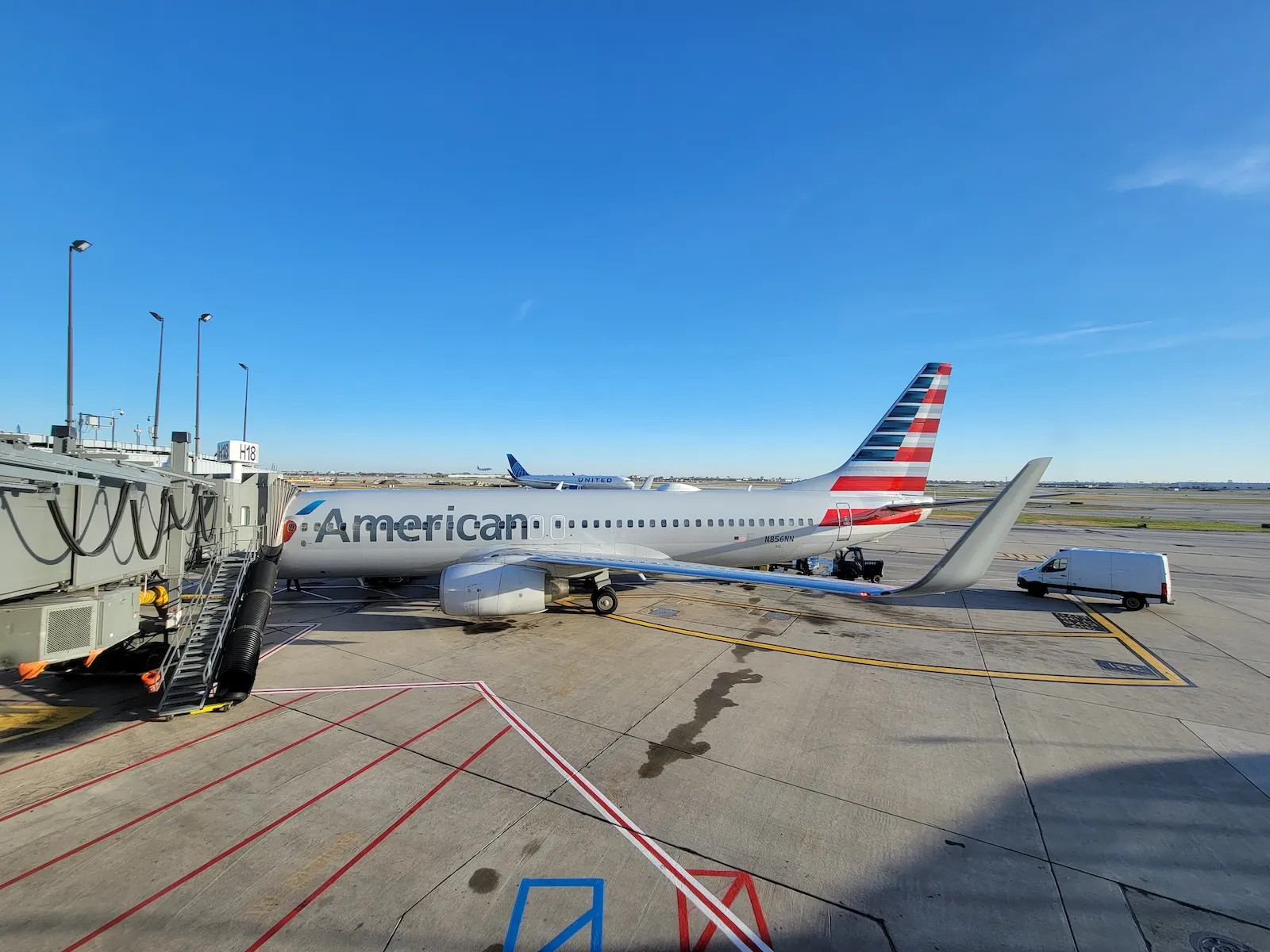 American 737 Blows Two Tires Landing at O’Hare